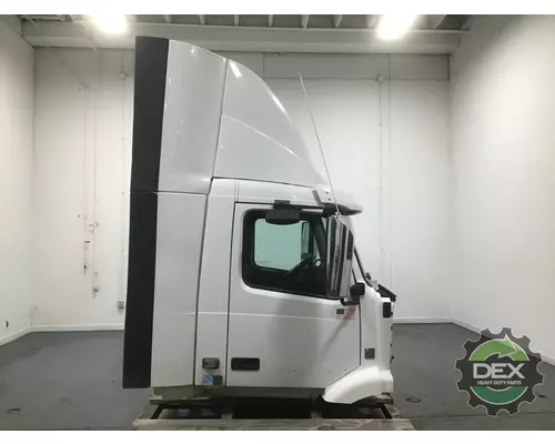 VOLVO VNM Cab