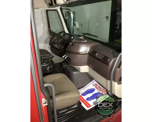 VOLVO VNM Cab