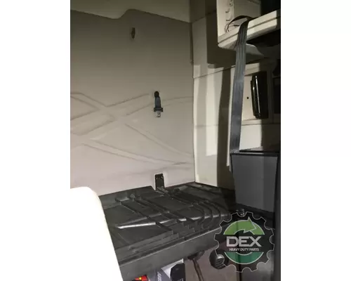 VOLVO VNM Cab