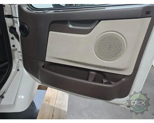 VOLVO VNM Cab