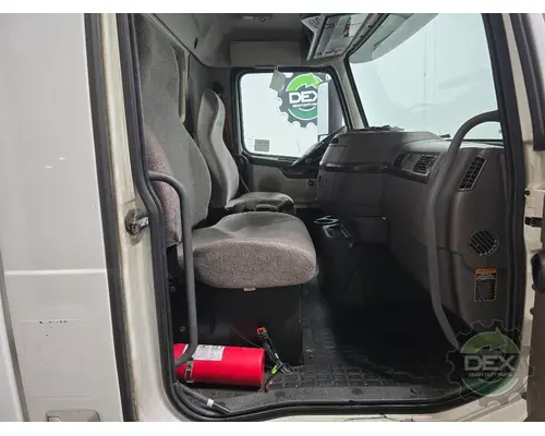 VOLVO VNM Cab