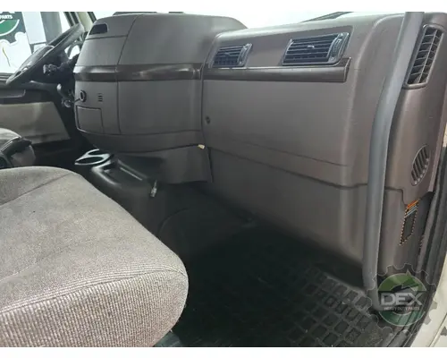VOLVO VNM Cab