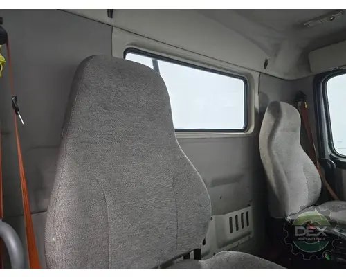 VOLVO VNM Cab