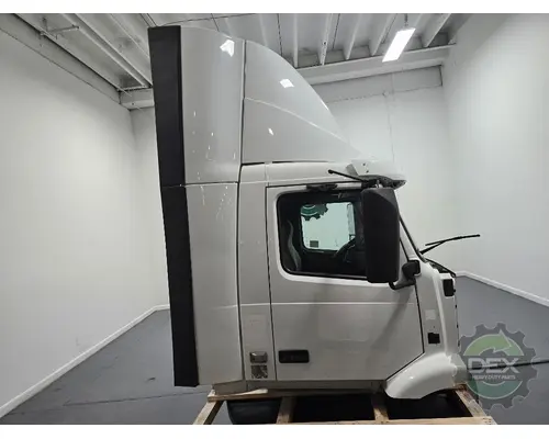 VOLVO VNM Cab
