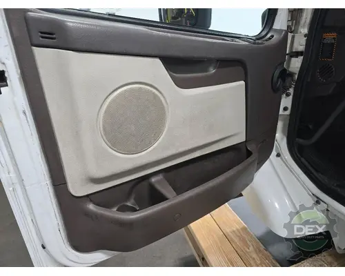 VOLVO VNM Cab