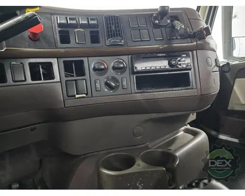 VOLVO VNM Cab