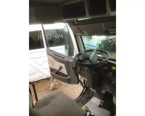 VOLVO VNM Cab