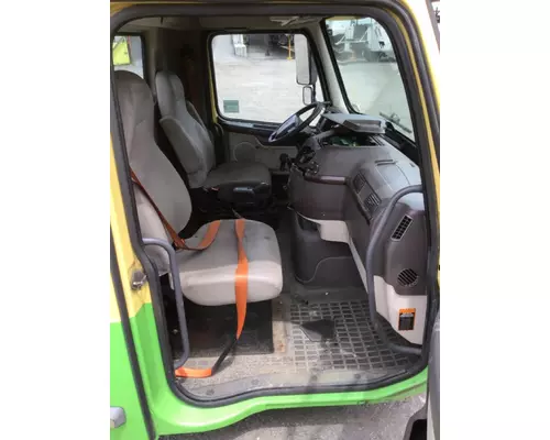 VOLVO VNM Cab