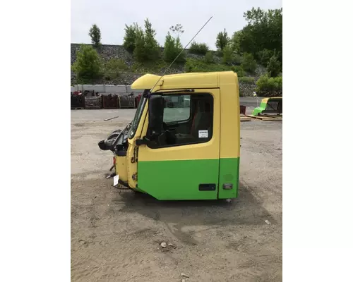 VOLVO VNM Cab
