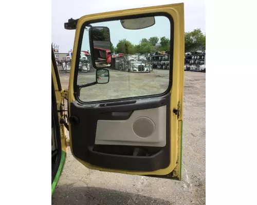 VOLVO VNM Cab