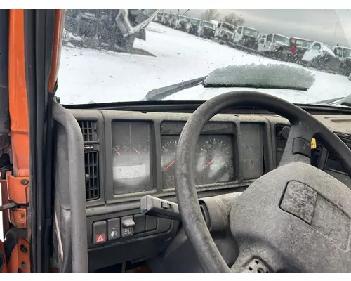 VOLVO VNM Cab