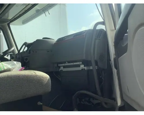 VOLVO VNM Cab