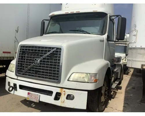 VOLVO VNM Cab