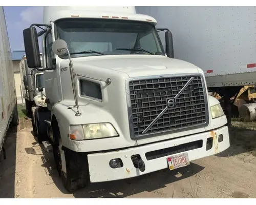 VOLVO VNM Cab
