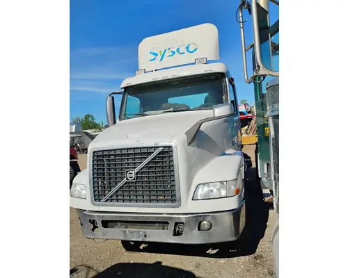 VOLVO VNM Cab