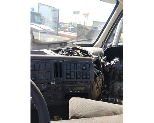 VOLVO VNM Cab