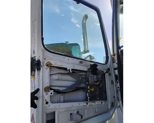 VOLVO VNM Cab