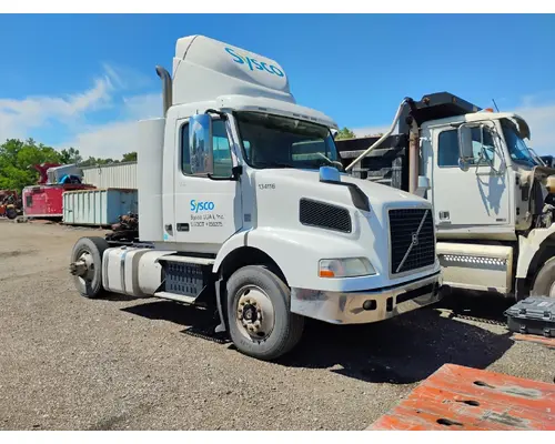 VOLVO VNM Cab