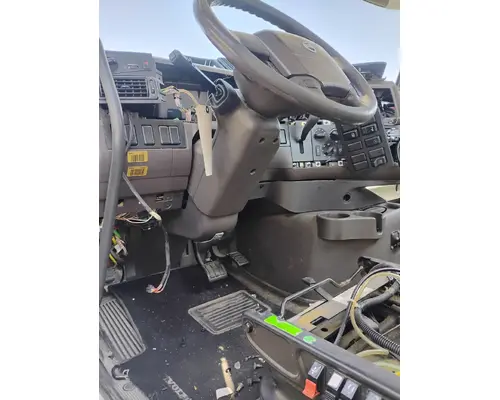 VOLVO VNM Cab