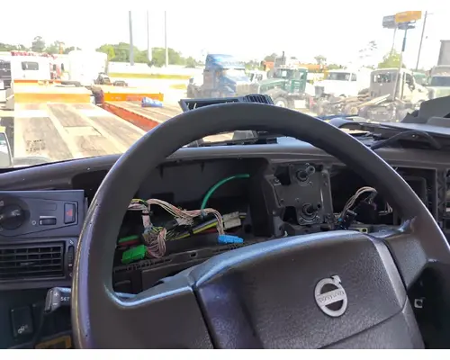 VOLVO VNM Cab