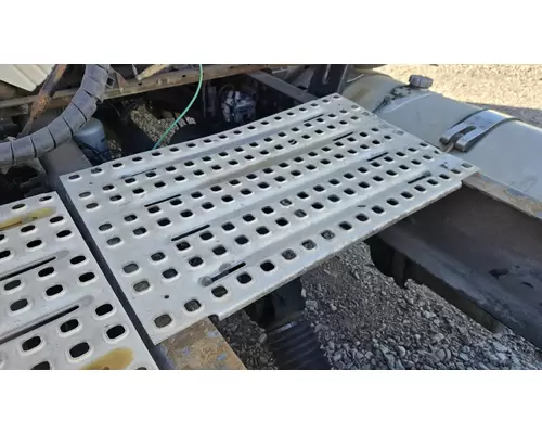 VOLVO VNM Catwalk  Deckplate