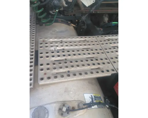 VOLVO VNM DECK (CATWALK) STEP