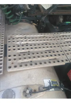 VOLVO VNM DECK (CATWALK) STEP