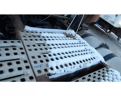 VOLVO VNM DECK (CATWALK) STEP