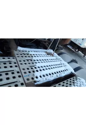 VOLVO VNM DECK (CATWALK) STEP