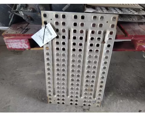 VOLVO VNM DECK (CATWALK) STEP