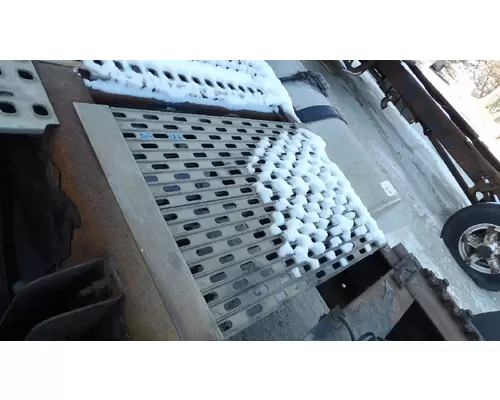 VOLVO VNM DECK (CATWALK) STEP