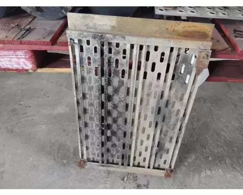 VOLVO VNM DECK (CATWALK) STEP