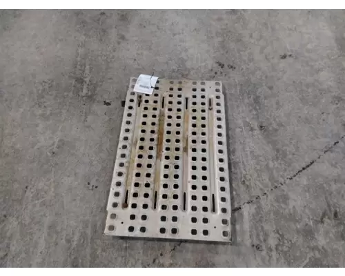 VOLVO VNM DECK (CATWALK) STEP