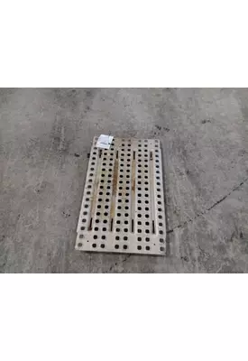 VOLVO VNM DECK (CATWALK) STEP