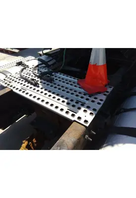 VOLVO VNM DECK (CATWALK) STEP