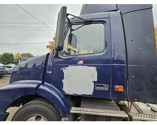 VOLVO VNM DOOR ASSEMBLY, FRONT