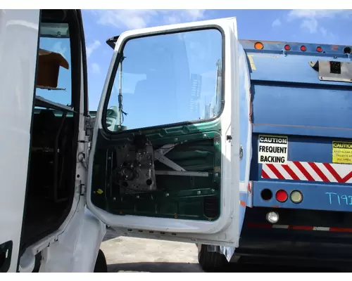 VOLVO VNM DOOR ASSEMBLY, FRONT