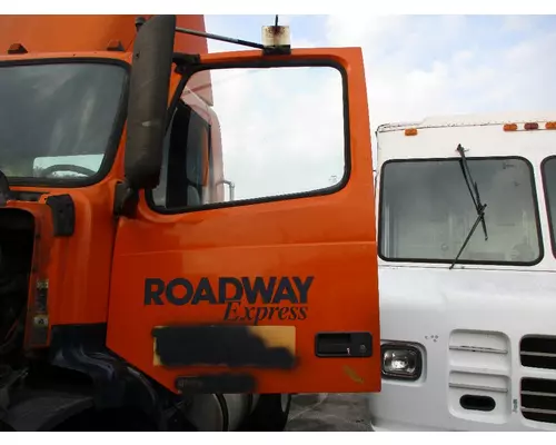 VOLVO VNM DOOR ASSEMBLY, FRONT