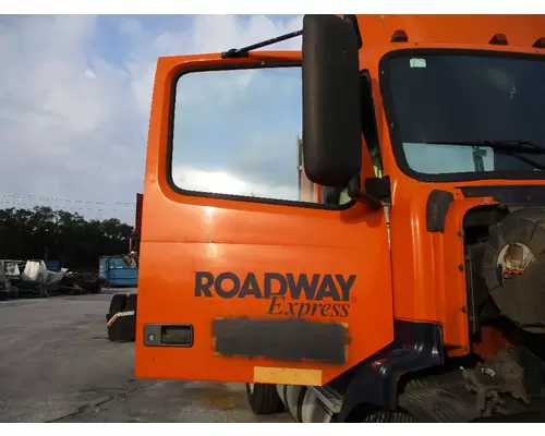 VOLVO VNM DOOR ASSEMBLY, FRONT