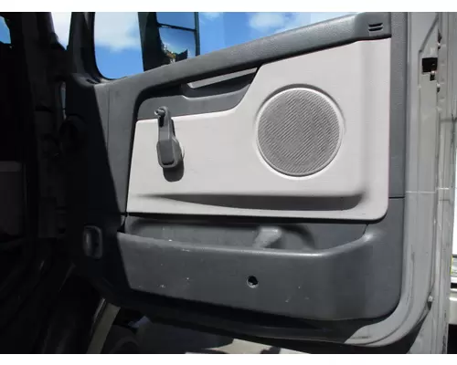 VOLVO VNM DOOR ASSEMBLY, FRONT