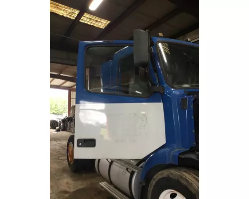 VOLVO VNM DOOR ASSEMBLY, FRONT