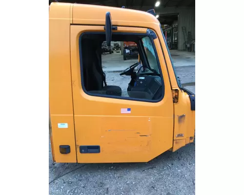 VOLVO VNM DOOR ASSEMBLY, FRONT