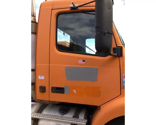 VOLVO VNM DOOR ASSEMBLY, FRONT