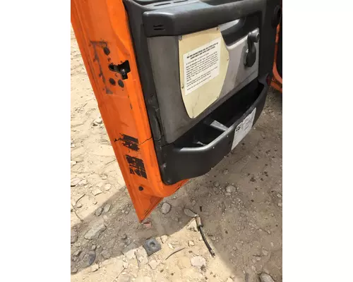 VOLVO VNM DOOR ASSEMBLY, FRONT