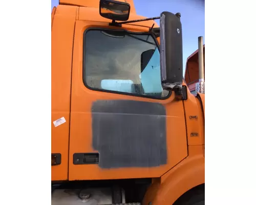 VOLVO VNM DOOR ASSEMBLY, FRONT