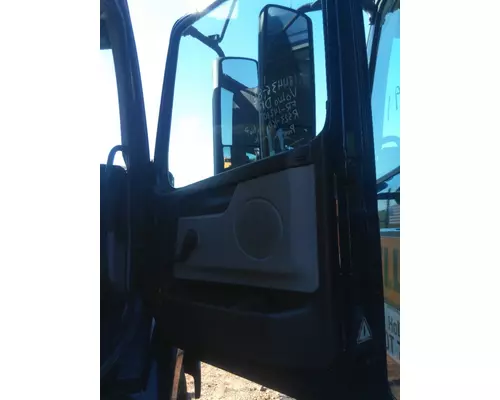 VOLVO VNM DOOR ASSEMBLY, FRONT