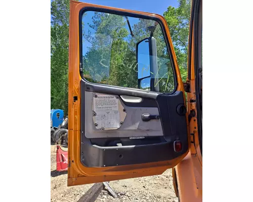 VOLVO VNM DOOR ASSEMBLY, FRONT