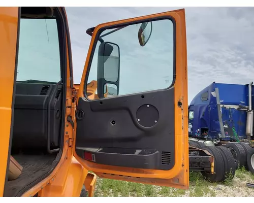 VOLVO VNM DOOR ASSEMBLY, FRONT