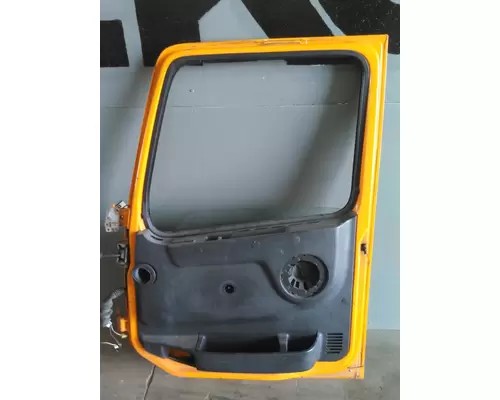 VOLVO VNM DOOR ASSEMBLY, FRONT