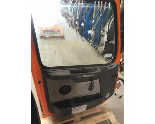 VOLVO VNM DOOR ASSEMBLY, FRONT